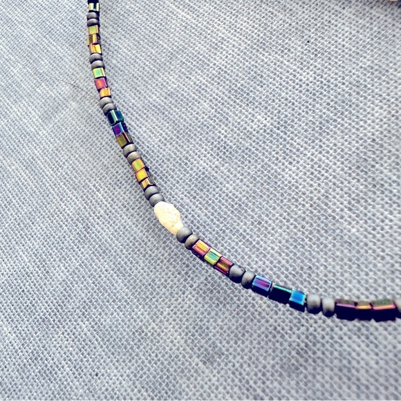 Bohemian bracelet, iridescent seed beads with freshwater pearls. - Picture 4 of 6